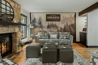 Pocono Bear Den by AvantStay Stylish Modern Deck w Grill Outdoor Dining - Pocono Pines - 0