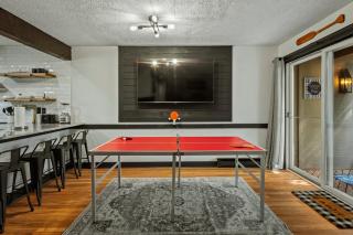 Pocono Bear Den by AvantStay Stylish Modern Deck w Grill Outdoor Dining - Pocono Pines - 1