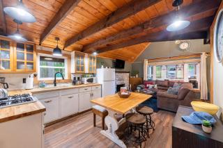 Arrowhead Lake Retreat by AvantStay Shared Pool Game Room Firepit - Arrowhead Lake - 8