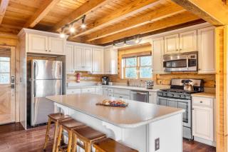 Leyland by AvantStay Cabin Mansion w Views - 2