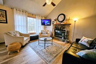 Summit Serenity by AvantStay Central Location w Mountain Views Deck - Crescent Lake - 7