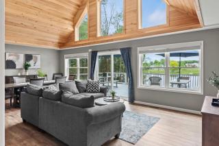 Nittany Cabin by AvantStay Lakefront, View, Firepit - Blakeslee - 7