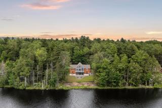 Nittany Cabin by AvantStay Lakefront, View, Firepit - Blakeslee - 0