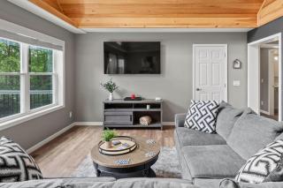 Nittany Cabin by AvantStay Lakefront, View, Firepit - Blakeslee - 5