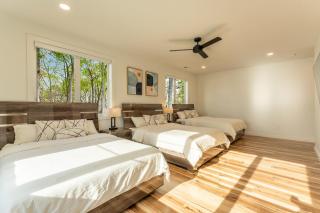 Paradise Peninsula by AvantStay Waterfront Private Beach Hot Tub View - Mooresville - 2