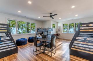 Paradise Peninsula by AvantStay Waterfront Private Beach Hot Tub View - Mooresville - 1