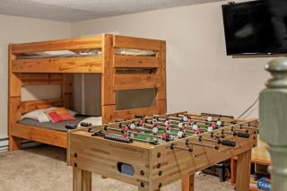 Slope Lodge by AvantStay Prime Location PoolHot Tub Access Deck - Crescent Lake - 4