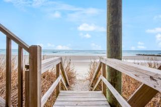 Poseidon By AvantStay On The Beach Two Ocean Facing Balconies Hot Tub - Folly Beach - 9