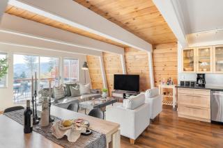 Chickaree by AvantStay A-Frame w Mountain Views - Tahoe City - 5