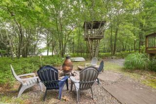 Elk Hollow by AvantStay Lakefront Chalet w Game Room Fire Pit - Blakeslee - 9