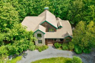 Elk Hollow by AvantStay Lakefront Chalet w Game Room Fire Pit - Blakeslee - 6