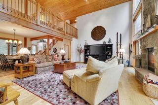 Elk Hollow by AvantStay Lakefront Chalet w Game Room Fire Pit - Blakeslee - 3