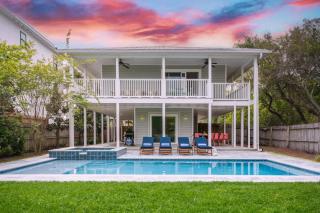Dolphin Days by AvantStay Pool 0.2mi to Beach - Destin - 0