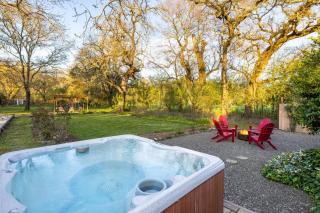 Valley of the Moon by AvantStay Tranquil Escape Large Yard w Hot Tub Fire Pit - Kenwood - 9