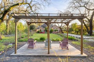 Valley of the Moon by AvantStay Tranquil Escape Large Yard w Hot Tub Fire Pit - Kenwood - 7