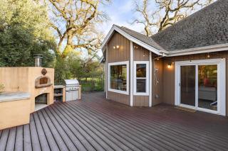 Valley of the Moon by AvantStay Tranquil Escape Large Yard w Hot Tub Fire Pit - Kenwood - 5