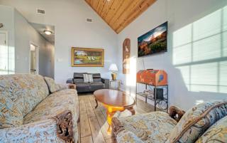 Group Getaway w Pool, Boat Dock 2 Homes Laguna Village Retreat by AvantStay - Padre Island - 3