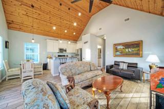 Group Getaway w Pool, Boat Dock 2 Homes Laguna Village Retreat by AvantStay - Padre Island - 4