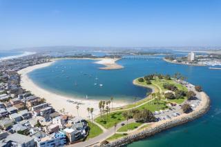 Mission Point Buyout by AvantStay Two Unit Buyout w Patio Fire Pit Close to Beach 6BDRs - 9