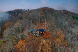 Dark Horse by AvantStay Hot Tub Balcony Views - Sevierville - 6