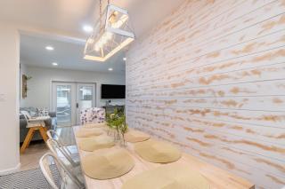 Destin Dolphin by AvantStay 2 Mins Walk To Beach w Pool Large Outdoor Entertaining Area - Destin - 2