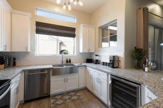 Eucalyptus by AvantStay Stunning Scottsdale Home w Communal Pool Hot Tub - Scottsdale - 2