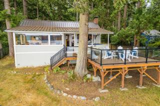 Eagle Beach Retreat by AvantStay Waterfront Home - Freeland - 0