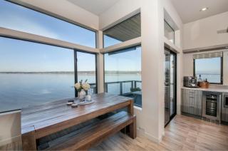 Langley Waterfront Condo by AvantStay A Views - 3