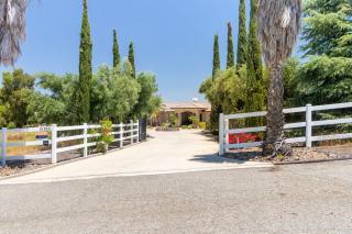 Bear Bridge by AvantStay Hilltop Haven in Temecula w Views Putting Green Hot Tub - Temecula - 4