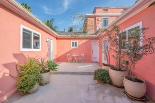 Southwest by AvantStay Heart of Hollywood Remodeled 1920s Bungalow - Los Angeles - 8