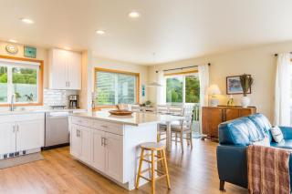 Beach Lookout Retreat by AvantStay Rooftop Views - Coupeville - 6