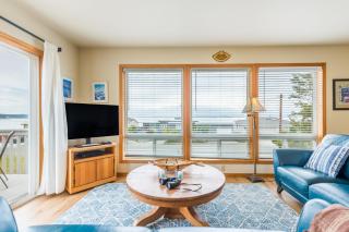 Beach Lookout Retreat by AvantStay Rooftop Views - Coupeville - 4