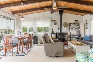 Totally Beachin Getaway by AvantStay Waterfront - Coupeville - 4