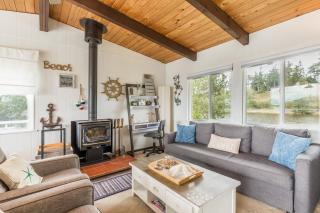 Totally Beachin Getaway by AvantStay Waterfront - Coupeville - 3