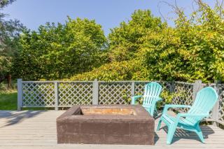 Sunny Side Island Retreat by AvantStay Backyard - Freeland - 4