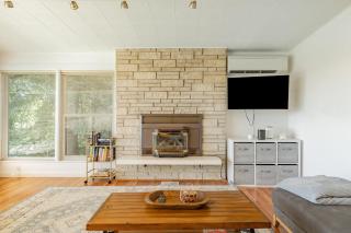 Sunny Side Island Retreat by AvantStay Backyard - Freeland - 2