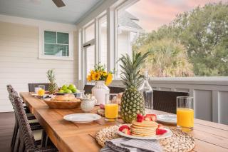 1blck to Beach Pool Firepit Outdoor Kitchen Game Room Pelican by AvantStay - Isle of Palms - 5