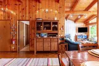 Goss Lake Getaway by AvantStay Lakefront Escape - Langley - 1
