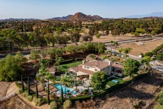 Villa Verdot by AvantStay Spectacular 6 BR Estate w Pool Hot Tub Tennis B-ball Courts - Sage - 8
