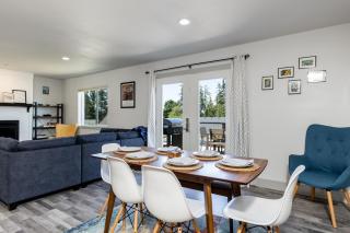 Twin Oaks Retreat by AvantStay Mins to Freeland - Langley - 1