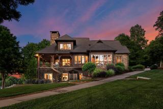 Sunset Shores Resort: The Grand House by AvantStay - Mooresville - 2