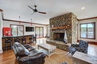 Sunset Shores Resort: The Grand House by AvantStay - Mooresville - 6