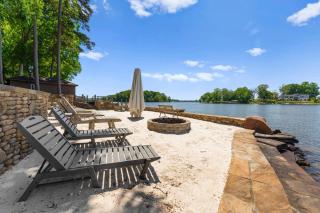 Sunset Shores Resort: The Grand House by AvantStay - Mooresville - 4