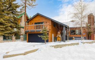 Honeypot by AvantStay Indoor Pool Hot Tub - Big Bear Lake - 8
