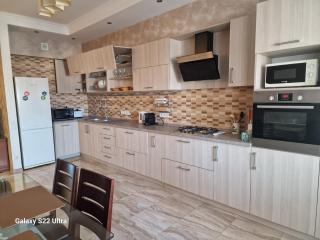 красивая квартира на берегу озера. - 9