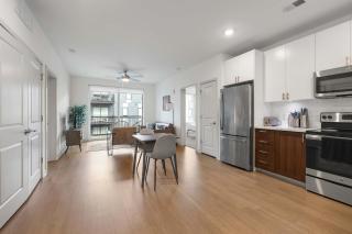 Modern Nulu 2BR CozySuites 09 - 4