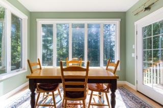 Westside Waterfront View Home - AvantStay Hot tub - Greenbank - 2