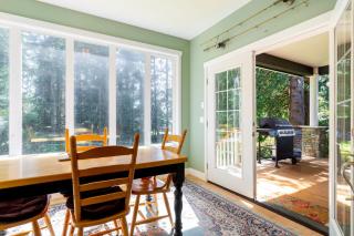 Westside Waterfront View Home - AvantStay Hot tub - Greenbank - 1