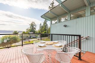 Wolf Beach Cottage by AvantStay Harbor Views - Langley - 5