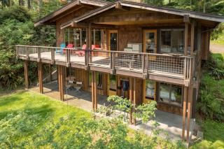 Goss Lake Chalet by AvantStay Lakefront w Dock - Langley - 8